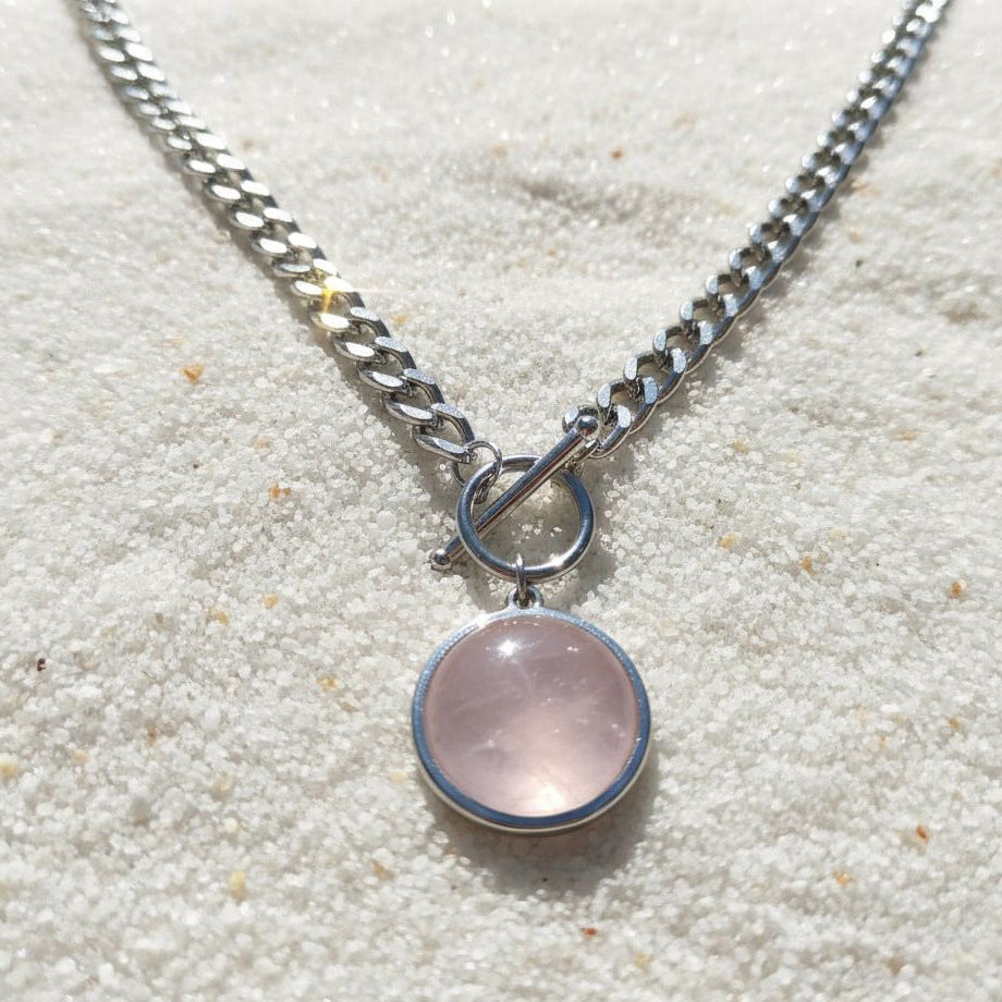 Collectie zilveren roestvrijstalen schakelkettingen met edelsteen