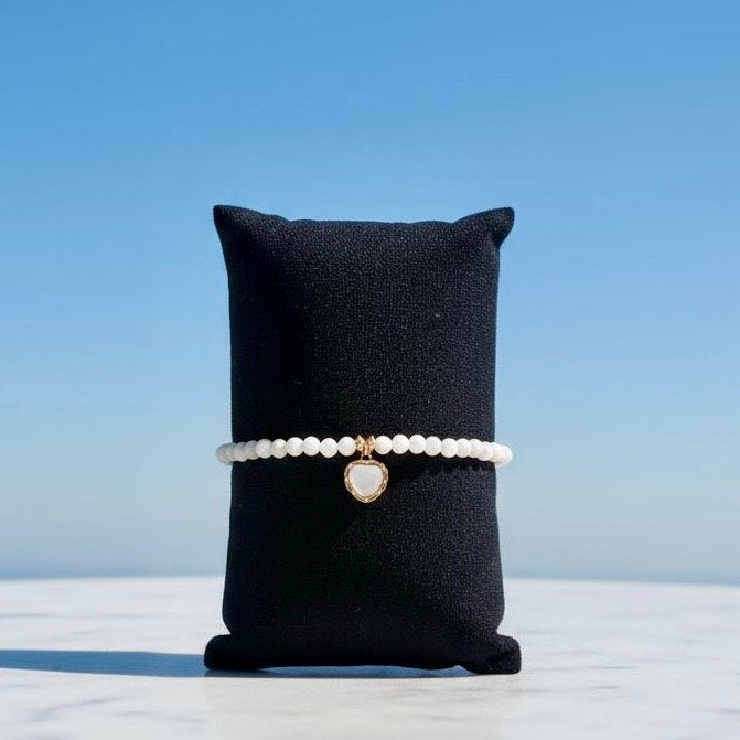 Armband van maansteen met hartvormige bedel met parel