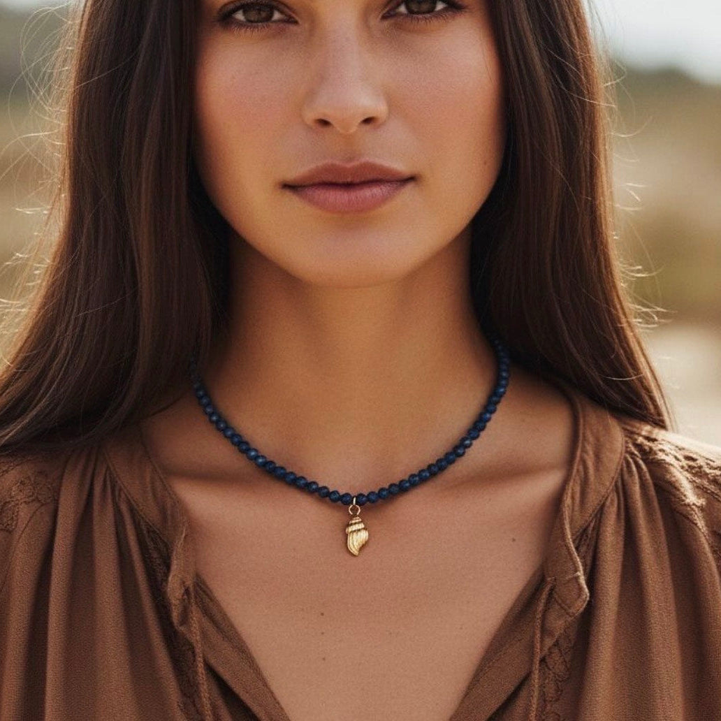 Lapis lazuli ketting met gouden roestvrijstalen schelp