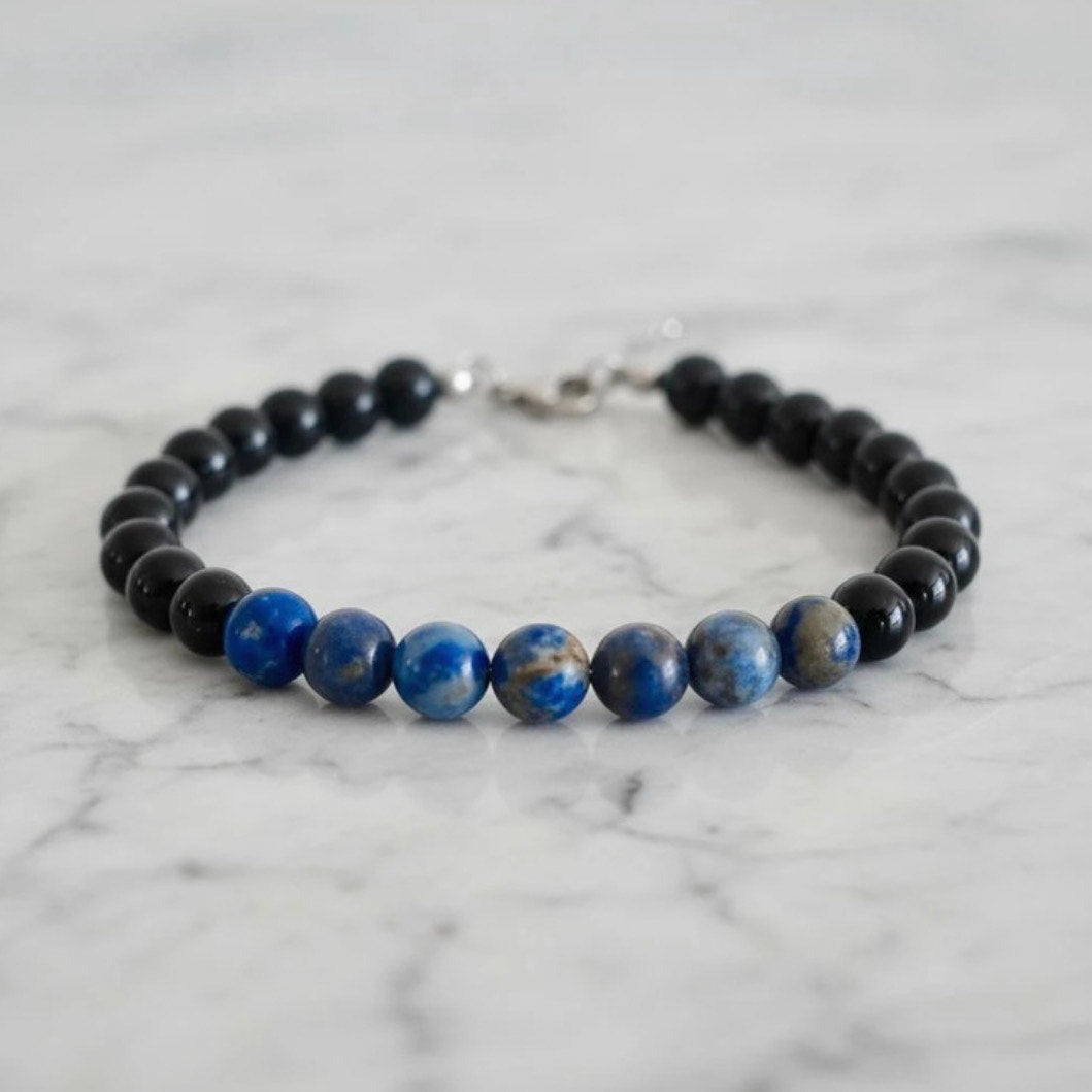 Kralenarmband van zwarte spinel en sodaliet