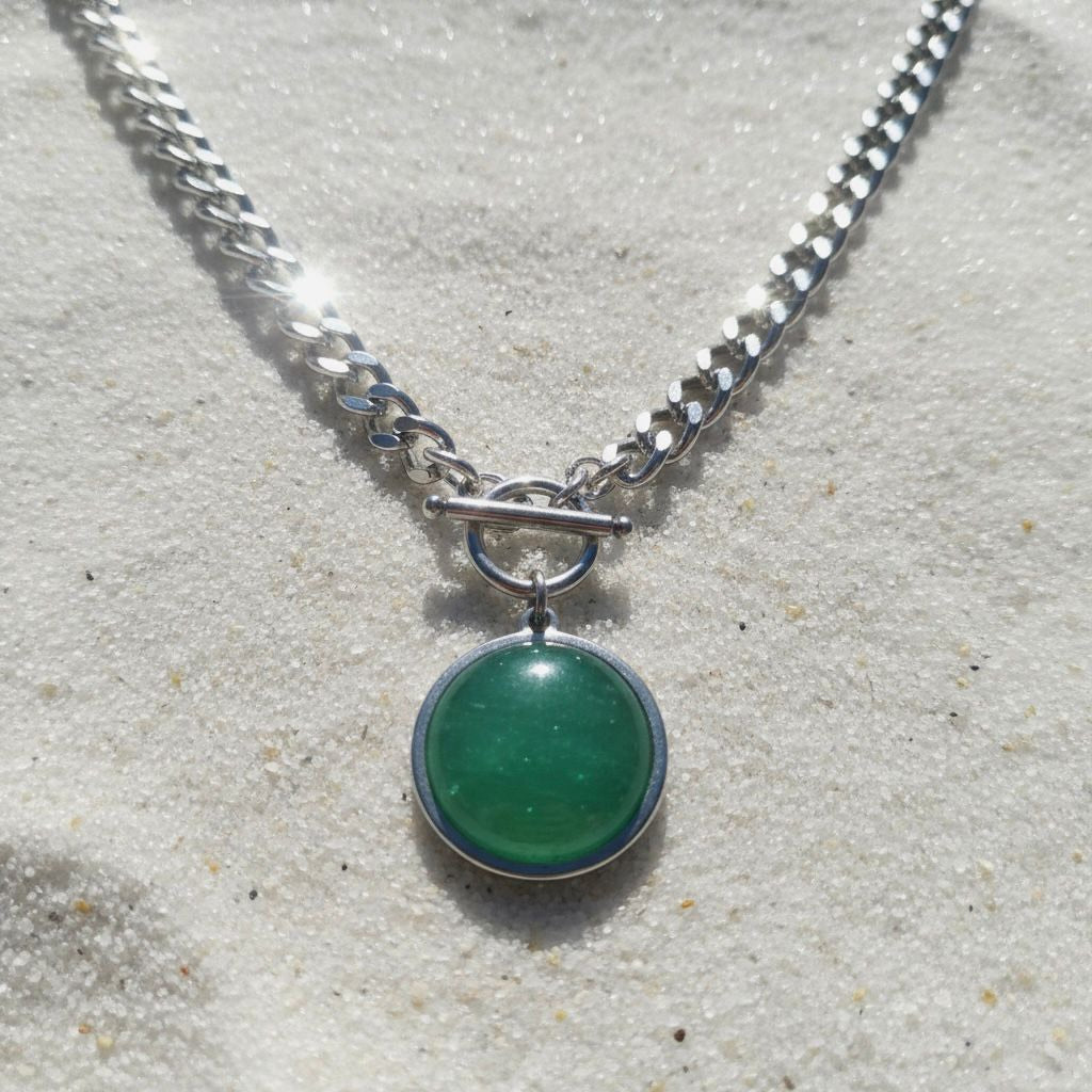 Collectie zilveren roestvrijstalen schakelkettingen met edelsteen