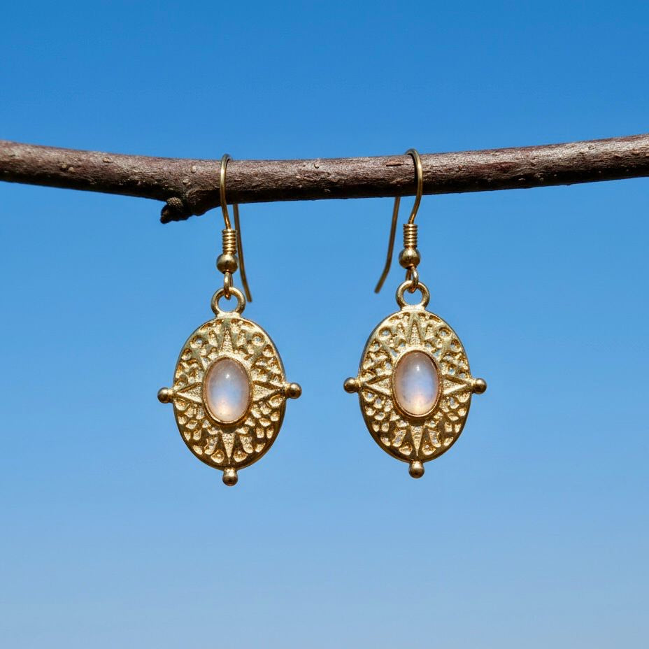 Collectie vergulde roestvrijstalen oorbellen met edelstenen