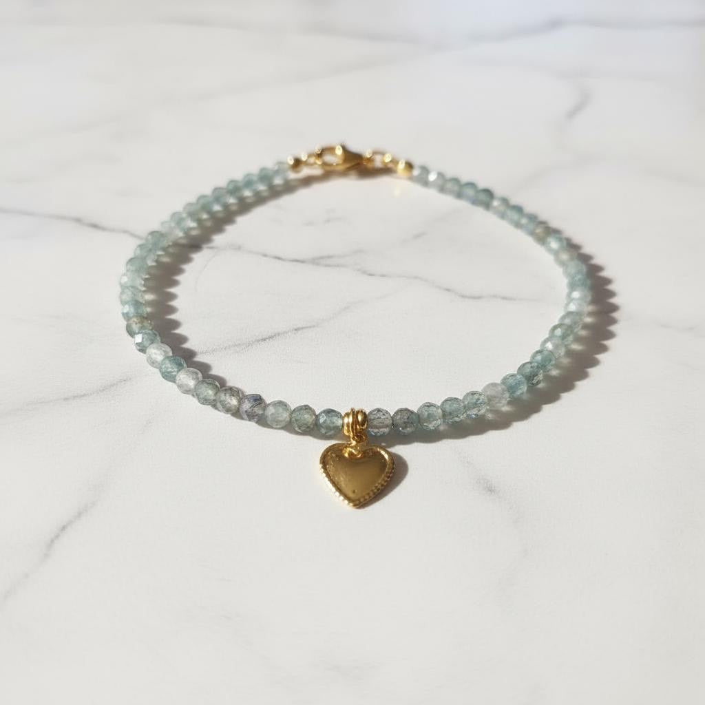 Armband van kyaniet met verguld hartje