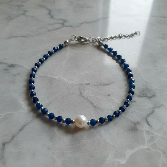 Blauwe saffier armband met zoetwaterparel