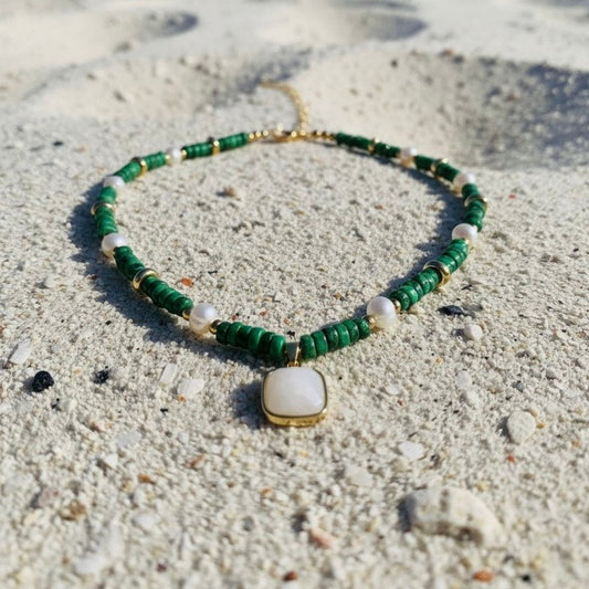 Boho chic ketting met Afrikaans turkoois, zoetwaterparels & maansteen