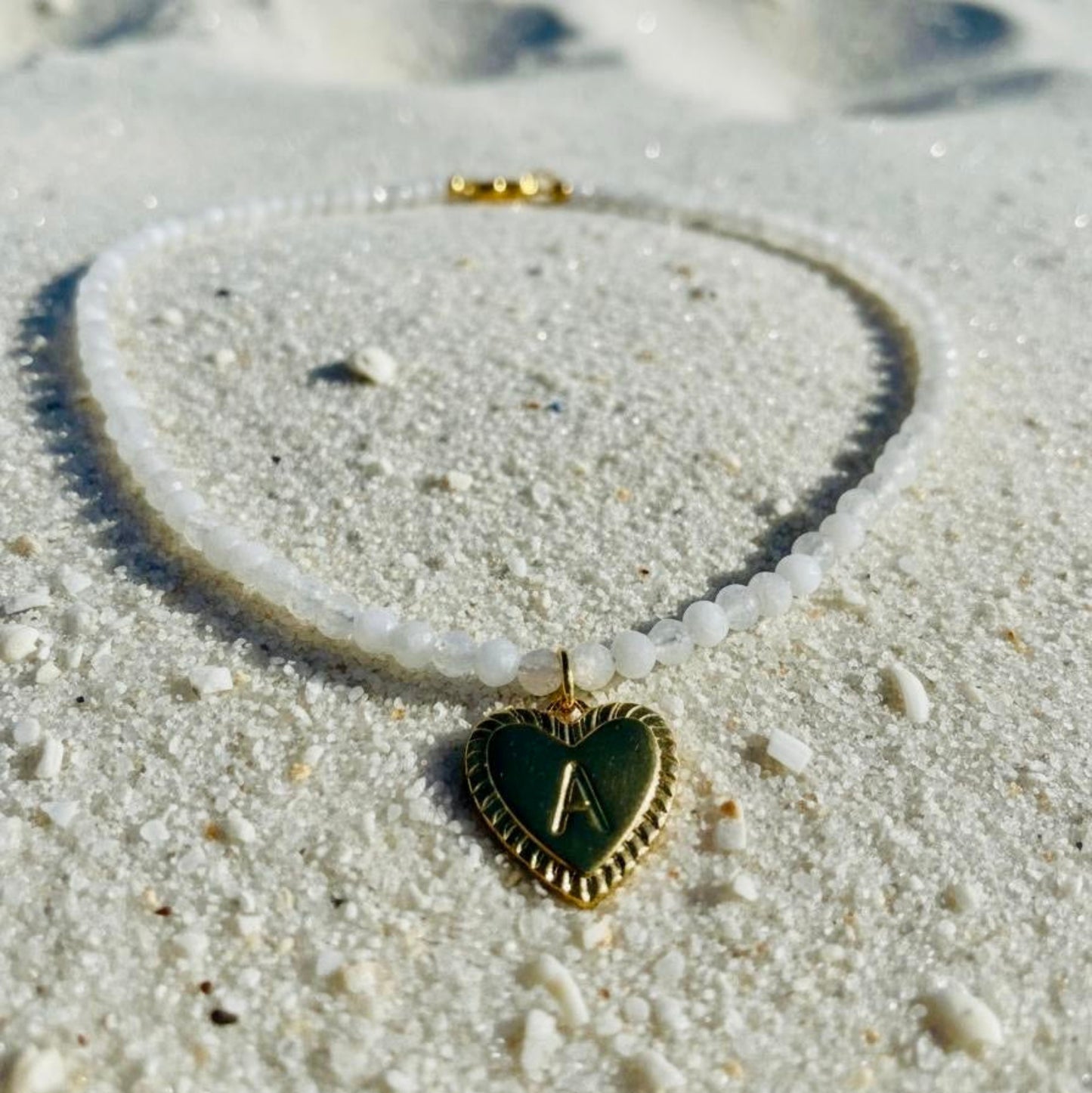 Gepersonaliseerde maansteen ketting met verguld hart