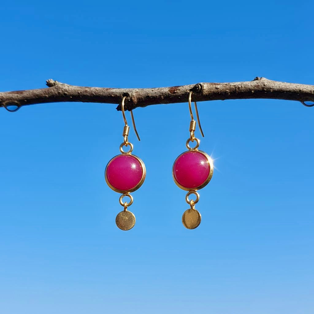 Collectie oorbellen met 10mm ronde edelstenen en vergulde muntjes