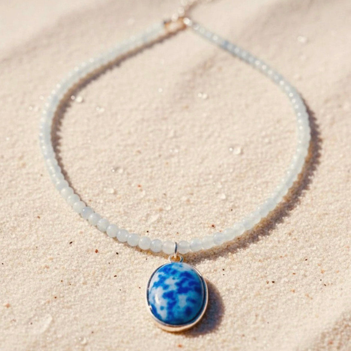 Ketting van aquamarijn met sodaliet