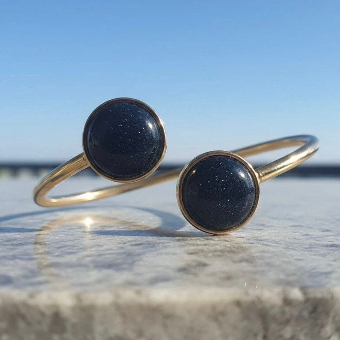 Collectie armbanden met edelstenen in verguld roestvrij staal