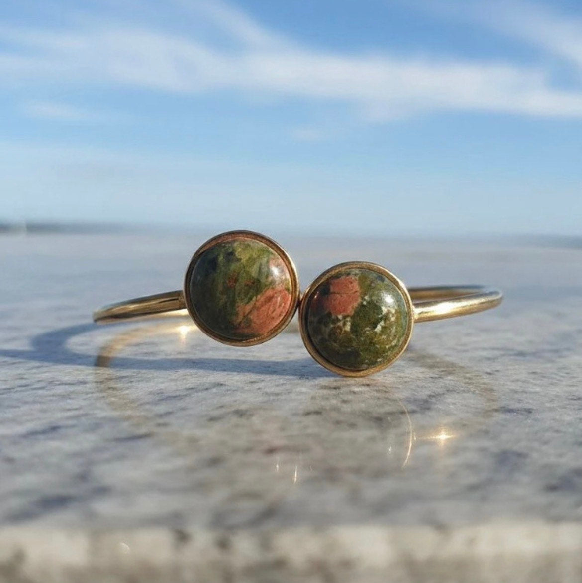 Collectie armbanden met edelstenen in verguld roestvrij staal