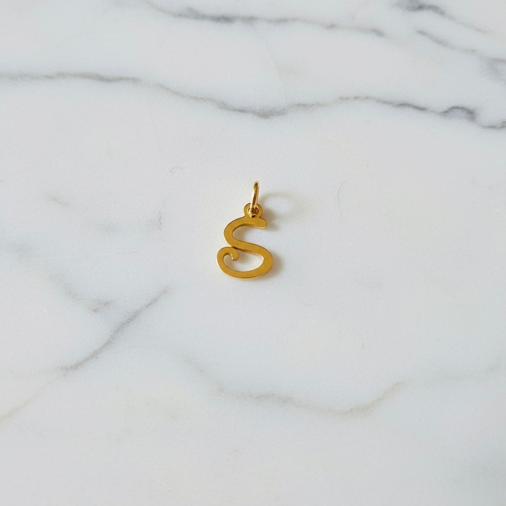 Aquamarijn armband met gouden muntjes en letter