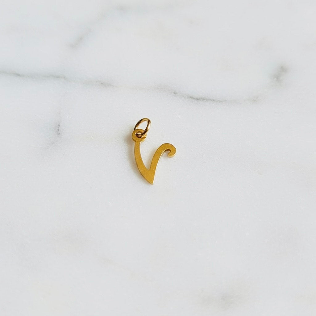 Aquamarijn armband met gouden muntjes en letter