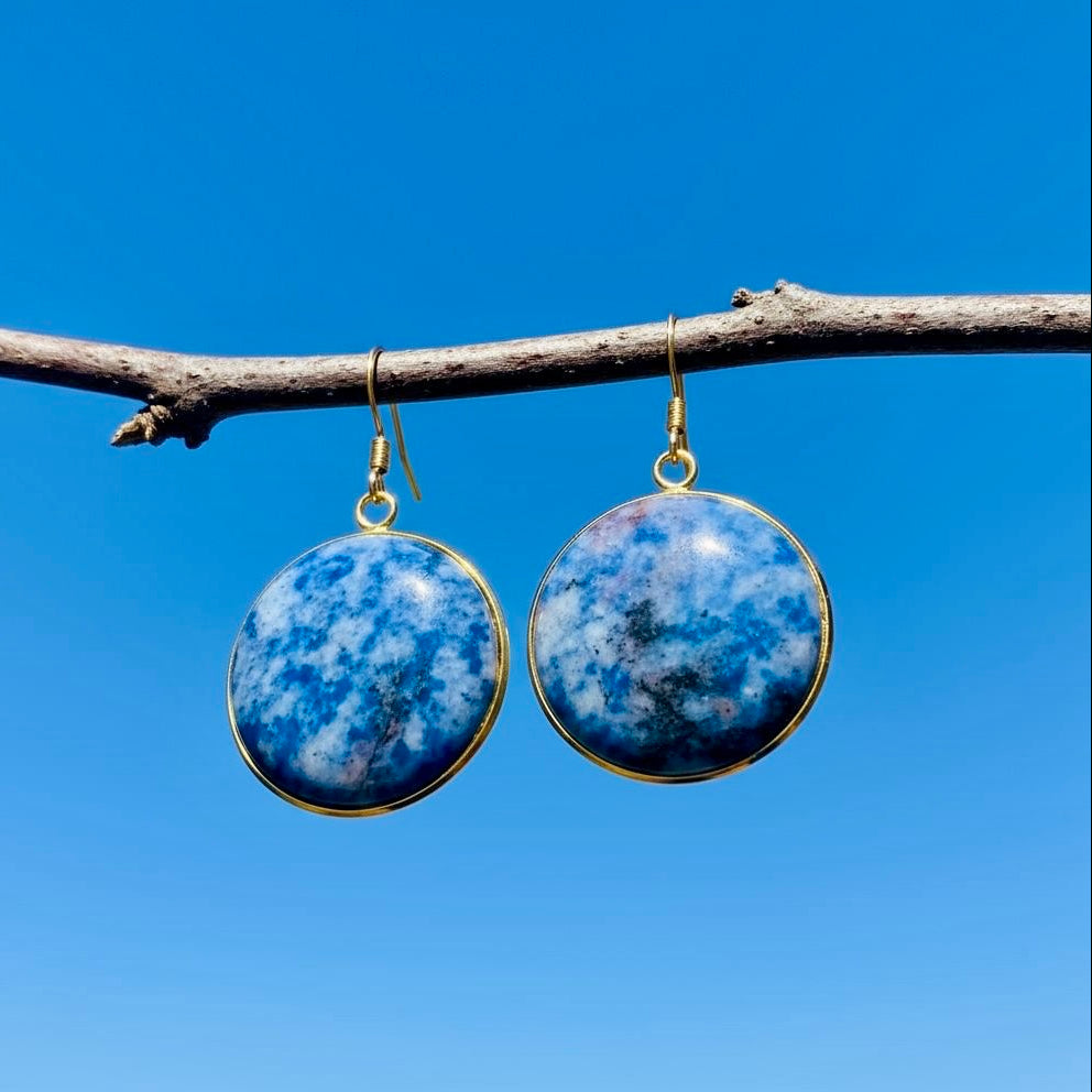 Collectie oorbellen met grote ronde edelstenen in goud roestvrij staal