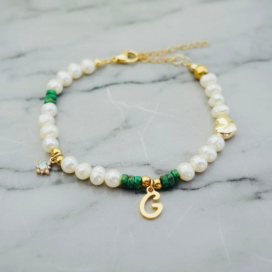 Zoetwaterparelarmband met Afrikaans turkoois, initiaal en opaal