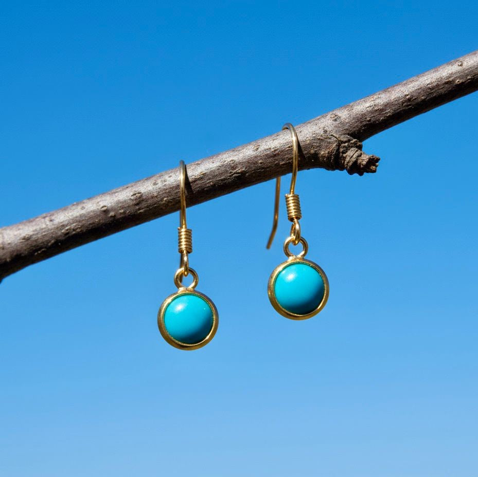 Collectie minimalistische oorbellen met ronde 6mm edelstenen in goud hypoallergeen roestvrij staal