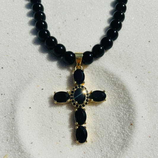 Zwarte spinel ketting met verguld kruis met zwarte onyx